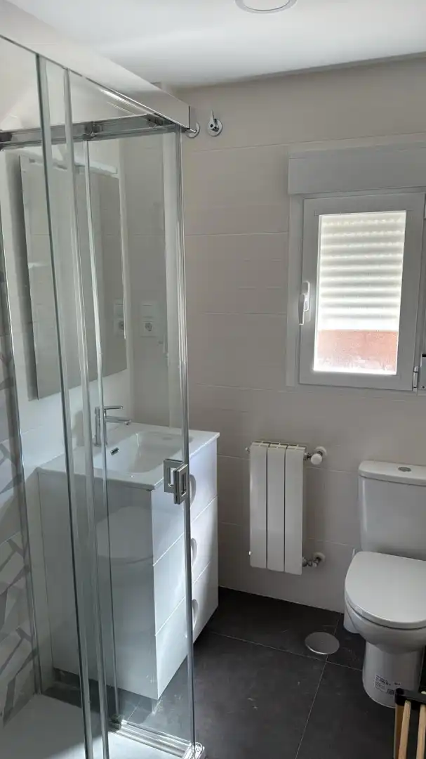 Bathroom of Flat for rent in Granada  with Heating, Furnished and Washing machine