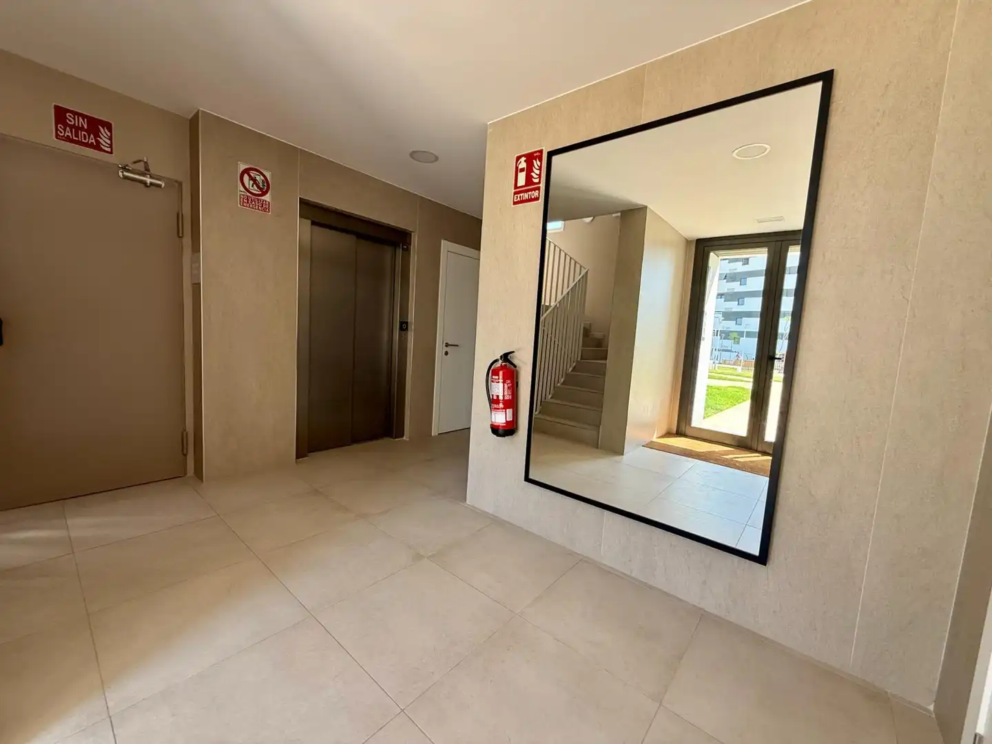 Wohnung zur Miete in Sevilla mit Klimaanlage, Heizung und Privatgarten