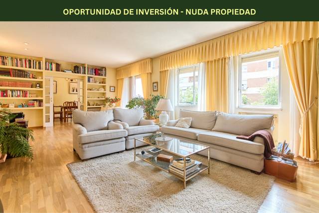 Piso en Venta en Calle de Víctor de la Serna en Hispanoamérica - Bernabéu