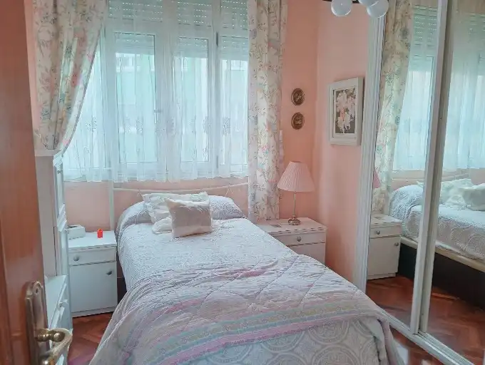 Schlafzimmer von Wohnung zum Verkauf in Santander mit Parkett, Möbliert und Waschmaschine