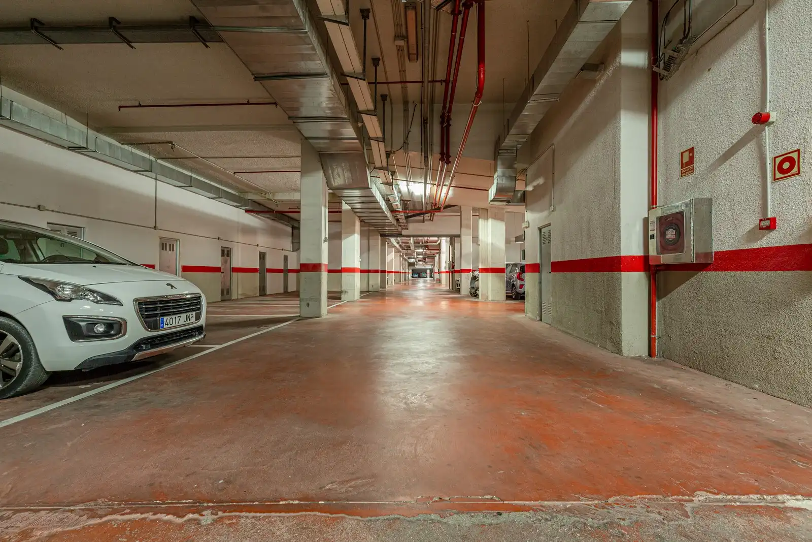 Parking de Piso en venta en Alicante / Alacant con Aire acondicionado, Terraza y Trastero