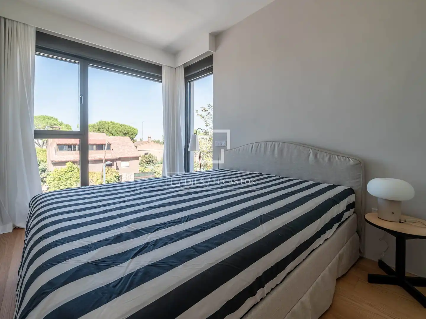 Schlafzimmer von Haus oder Chalet zum Verkauf in La Moraleja mit Klimaanlage, Heizung und Privatgarten