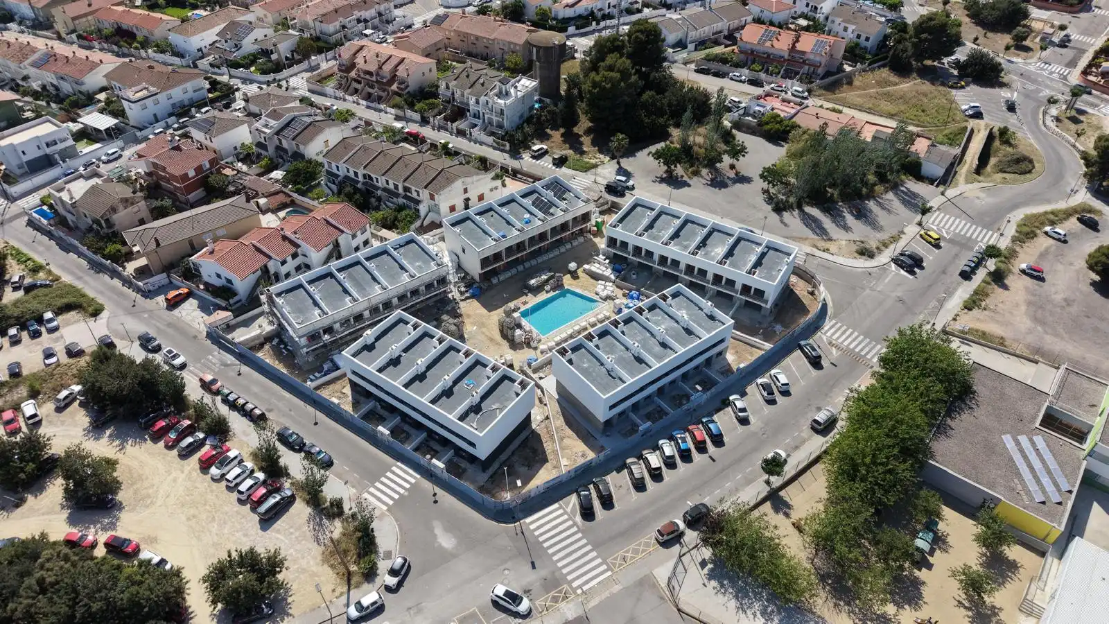 Außenansicht von Einfamilien-Reihenhaus zum Verkauf in El Vendrell mit Klimaanlage, Heizung und Privatgarten