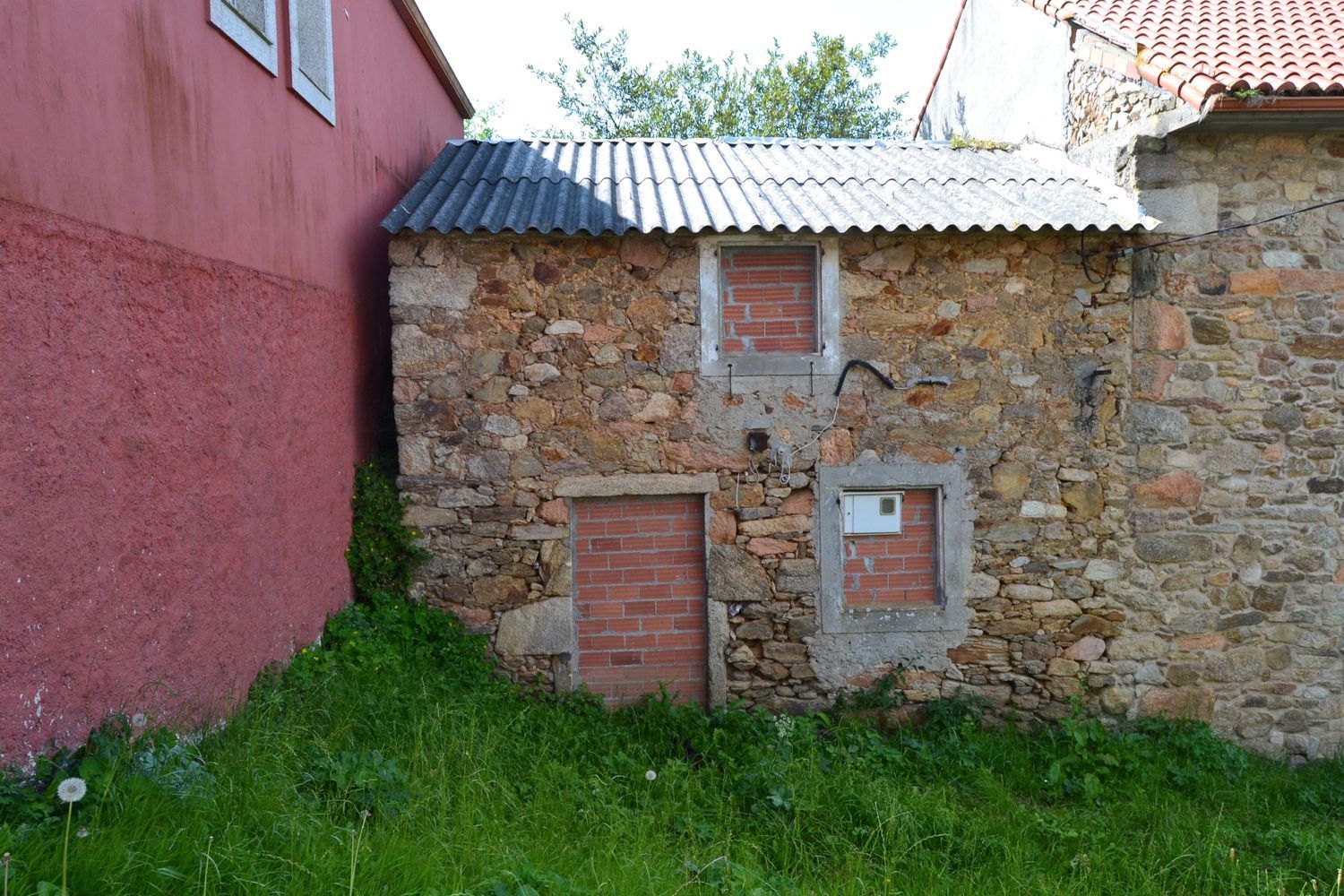 Vista exterior de Finca rústica en venda en A Laracha   amb Jardí privat