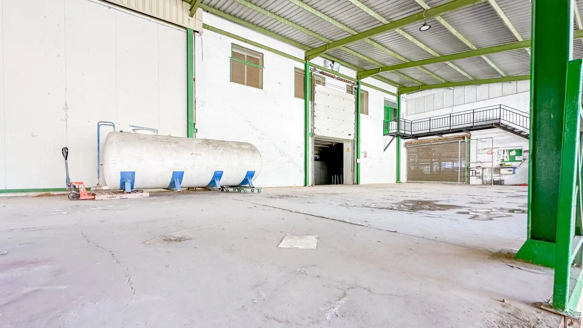 Vista exterior de Nave industrial en venta en Málaga