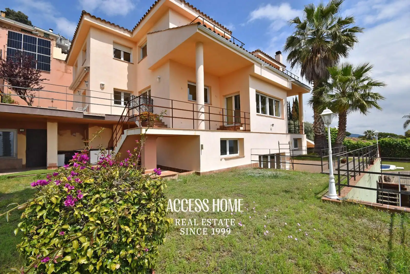 Vista exterior de Casa o chalet en venta en Badalona con Aire acondicionado, Calefacción y Terraza