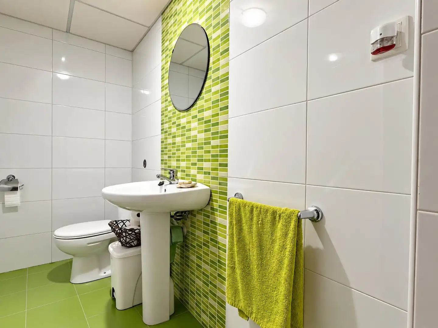 Bathroom of Houses for sale in Chiloeches, Guadalajara