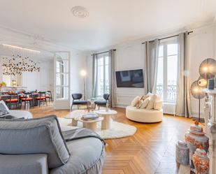 Sala d'estar de Pis en venda en  Madrid Capital amb Aire condicionat, Calefacció i Parquet