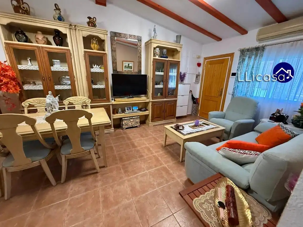 Sala de estar de Casa adosada en venta en La Pobla de Vallbona con Aire acondicionado, Jardín privado y Terraza