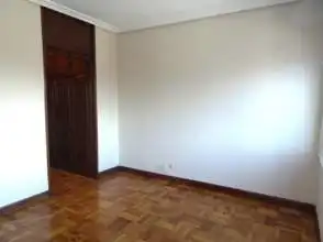 Schlafzimmer von Wohnung zur Miete in Gijón  mit Heizung und Abstellraum