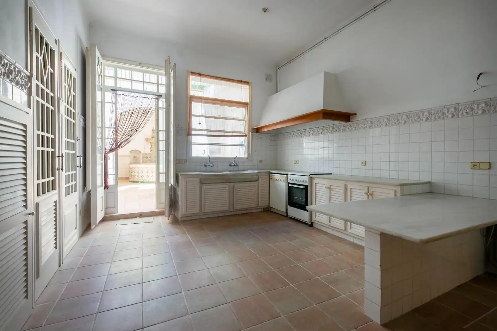 Cuina de Casa o xalet en venda en El Masnou amb Calefacció, Jardí privat i Terrassa