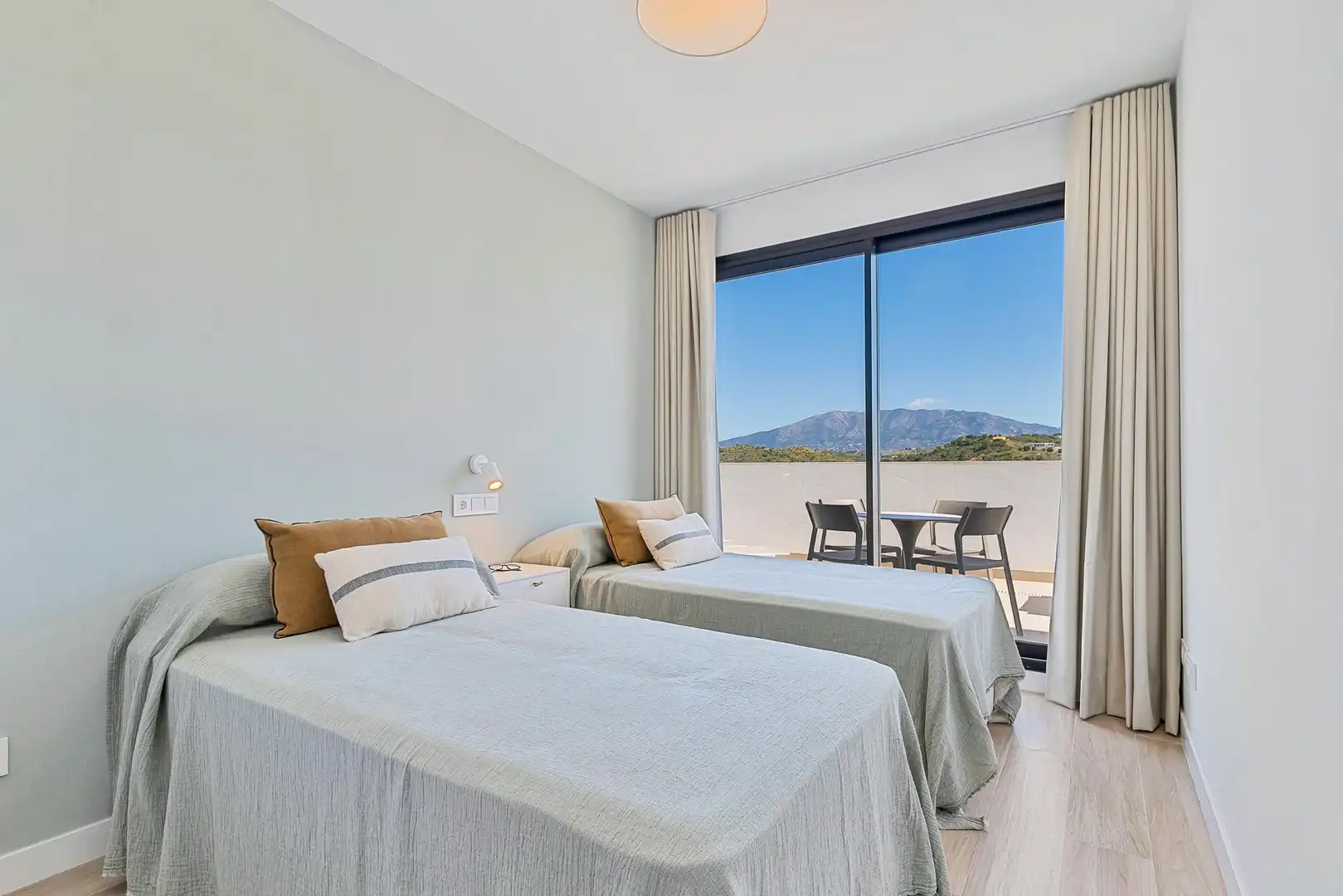 Habitación de Apartamento de alquiler en Mijas con Aire acondicionado, Calefacción y Jardín privado