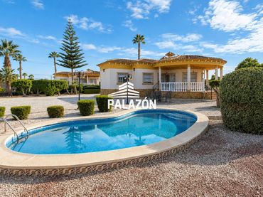 Villa con piscina in vendita a Catral
