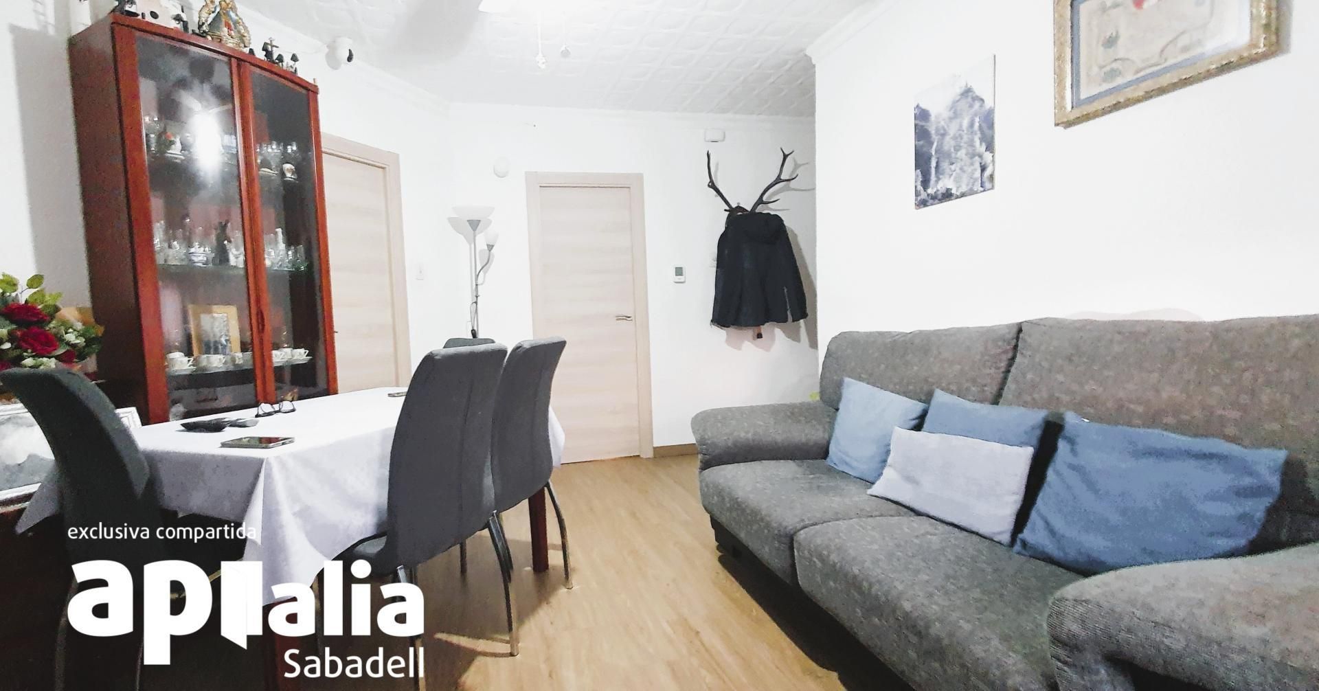 Bedroom of Flat for sale in Sabadell