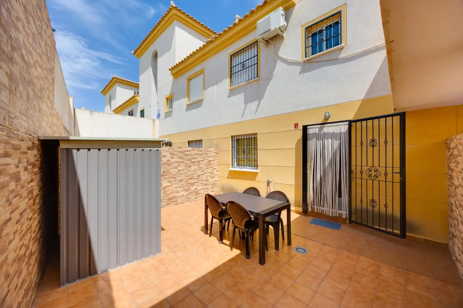 Terrassa de Casa o xalet en venda en Torrevieja amb Jardí privat, Terrassa i Moblat