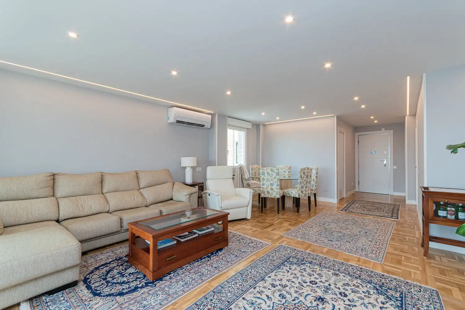 Sala d'estar de Pis en venda en Madrid amb Aire condicionat i Calefacció
