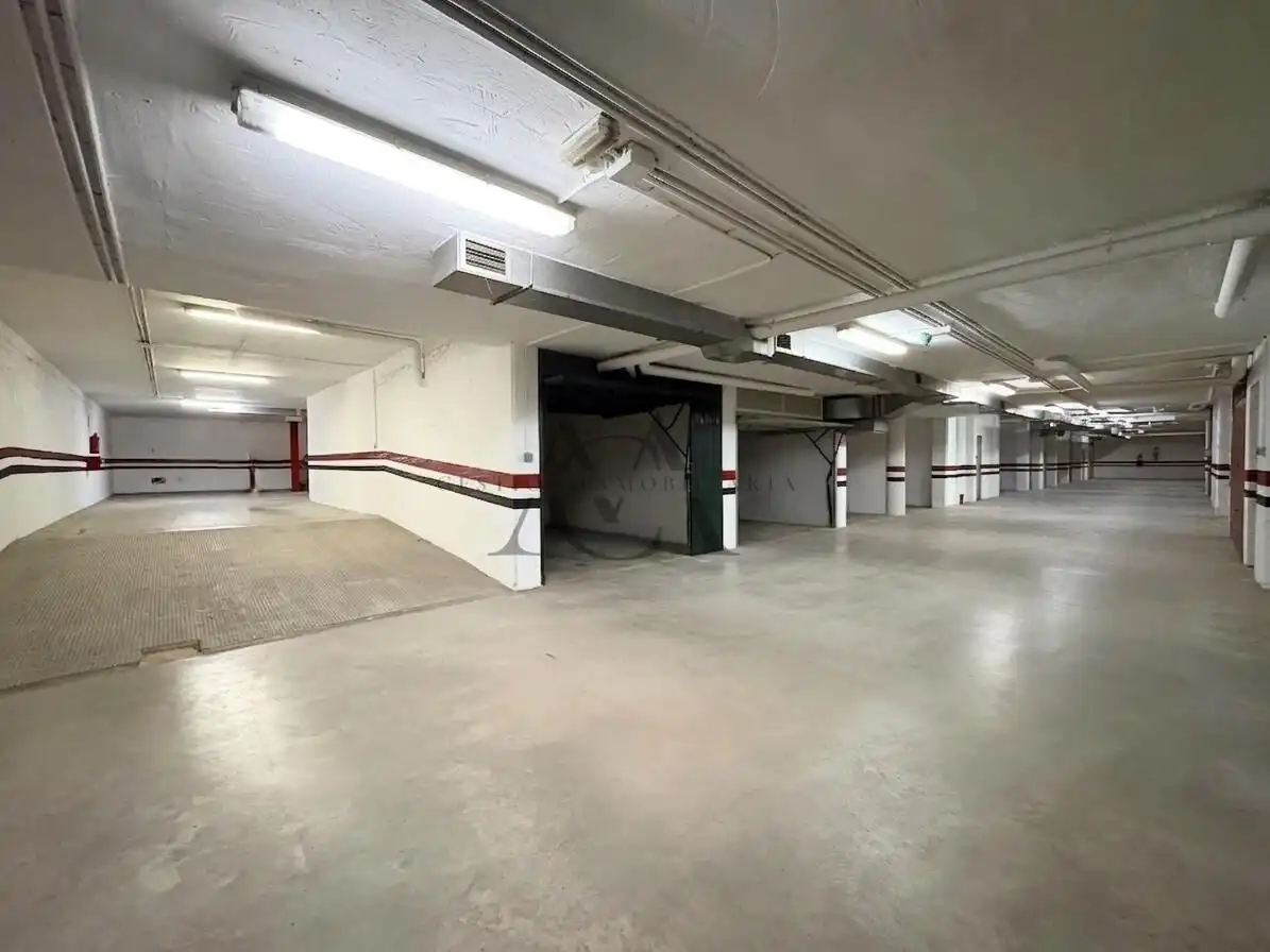 Parkplatz von Garage zum Verkauf in Lucena
