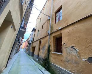 Vista exterior de Pis en venda en Sant Joan de les Abadesses amb Balcó