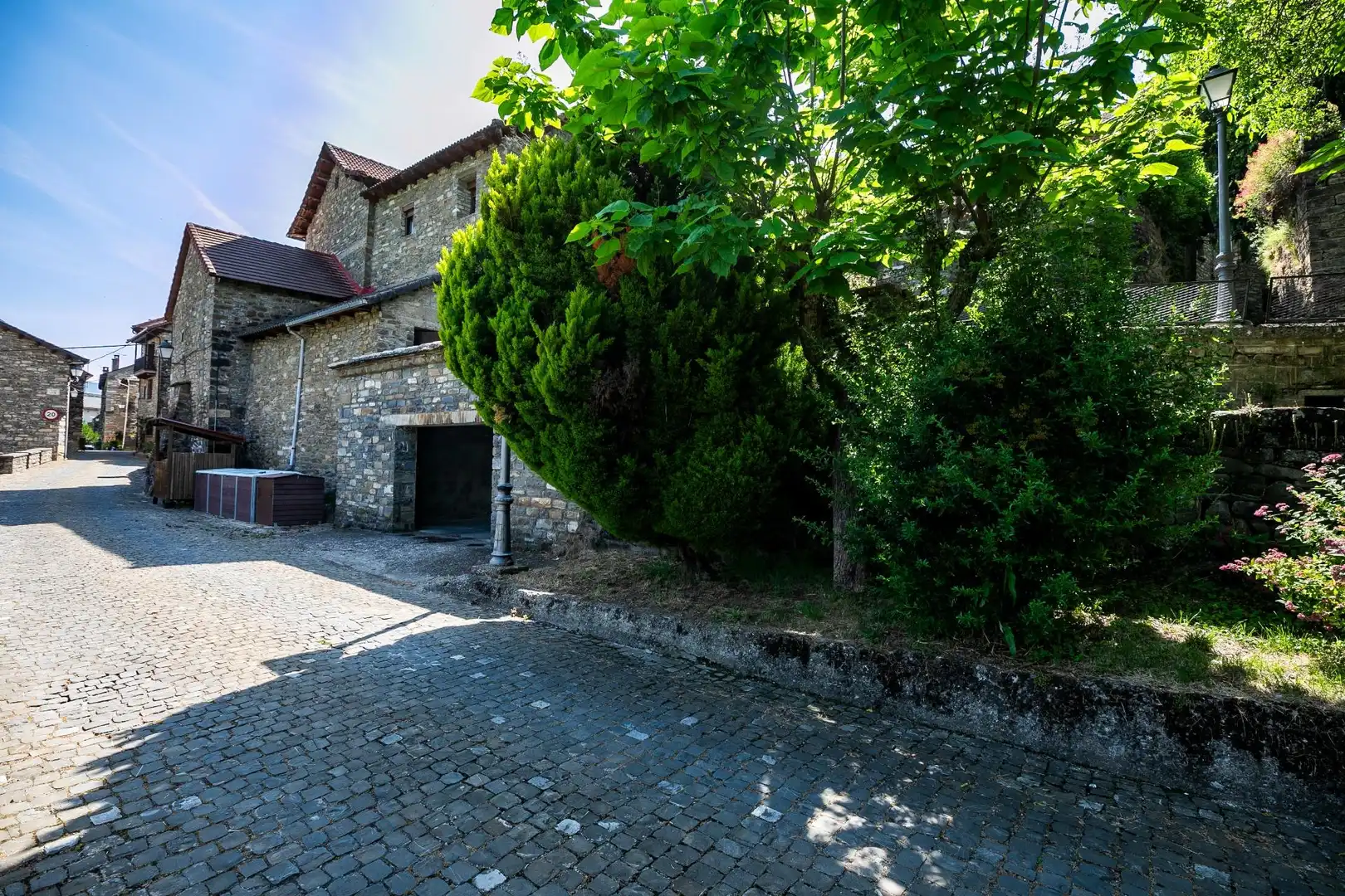 Vista exterior de Casa o chalet en venta en Aragüés del Puerto con Jardín privado, Terraza y Amueblado