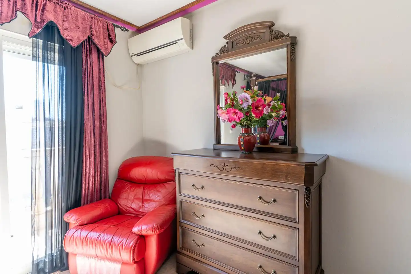 Schlafzimmer von Einfamilien-Reihenhaus zum Verkauf in Santa Pola mit Klimaanlage, Privatgarten und Terrasse