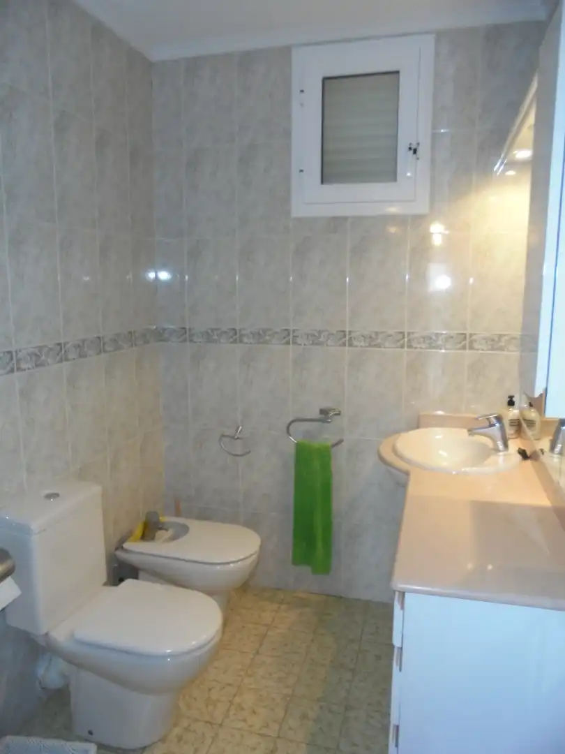 Badezimmer von Wohnungen zur Miete in Benicasim / Benicàssim mit Privatgarten, Terrasse und Möbliert