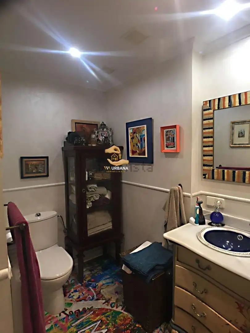 Badezimmer von Wohnung zum Verkauf in Salamanca mit Heizung, Privatgarten und Terrasse
