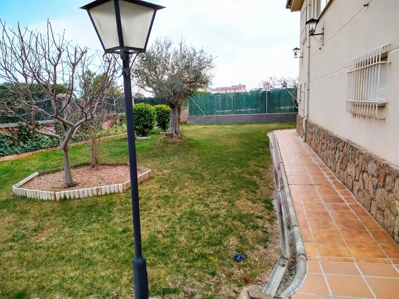 Jardí de Casa o xalet en venda en Castellanos de Villiquera amb Calefacció, Terrassa i Traster