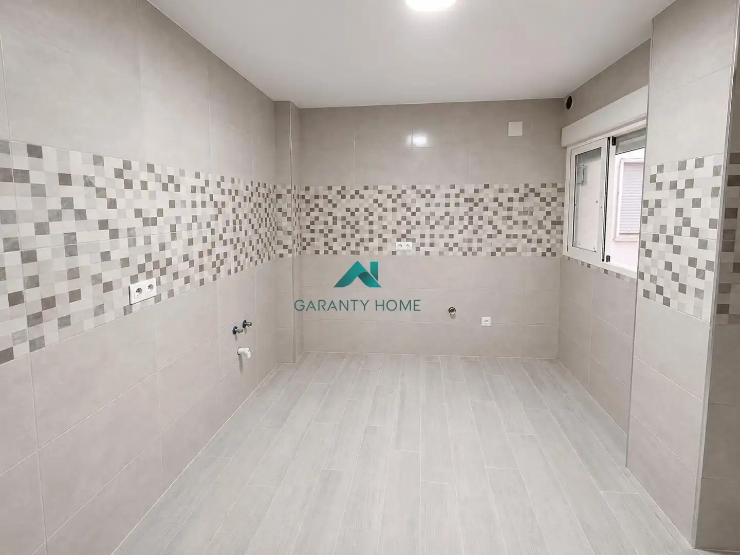 Bathroom of Flat for sale in Jaén  with Storage room, Furnished and Balcony