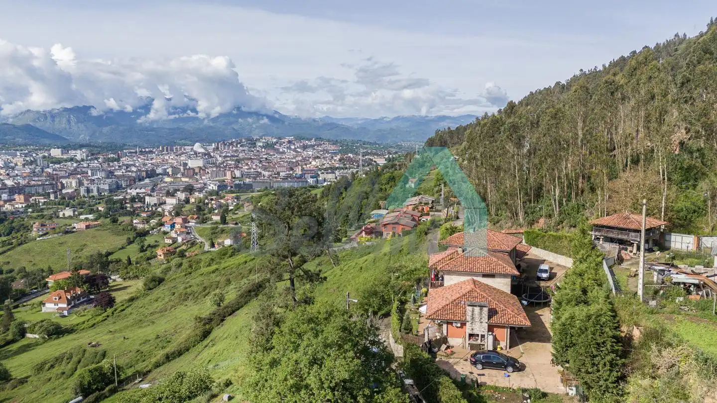 Vista exterior de Casa o chalet en venta en Oviedo  con Calefacción, Jardín privado y Parquet