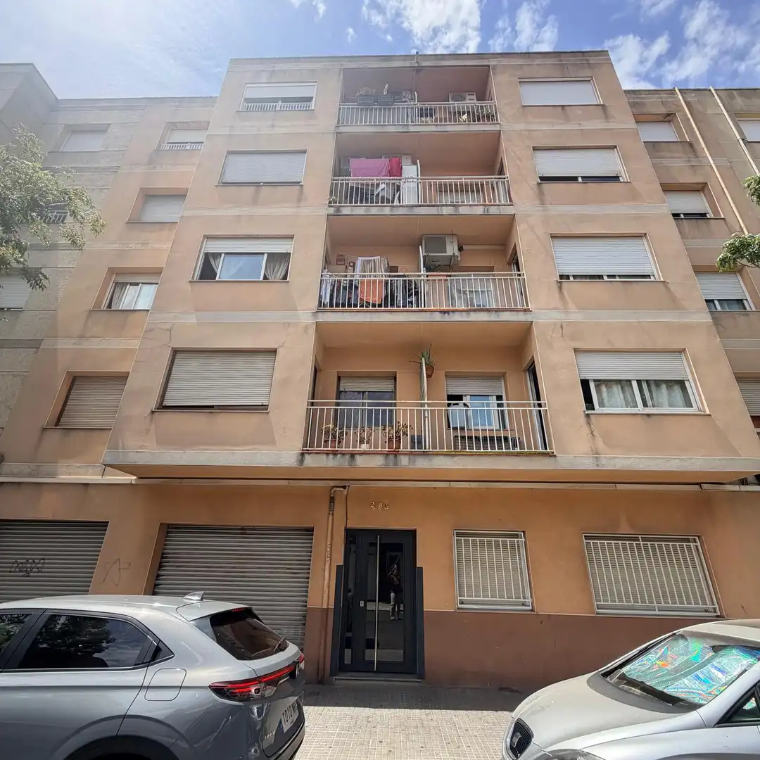 Piso con terraza en venta en Carrer de Colom