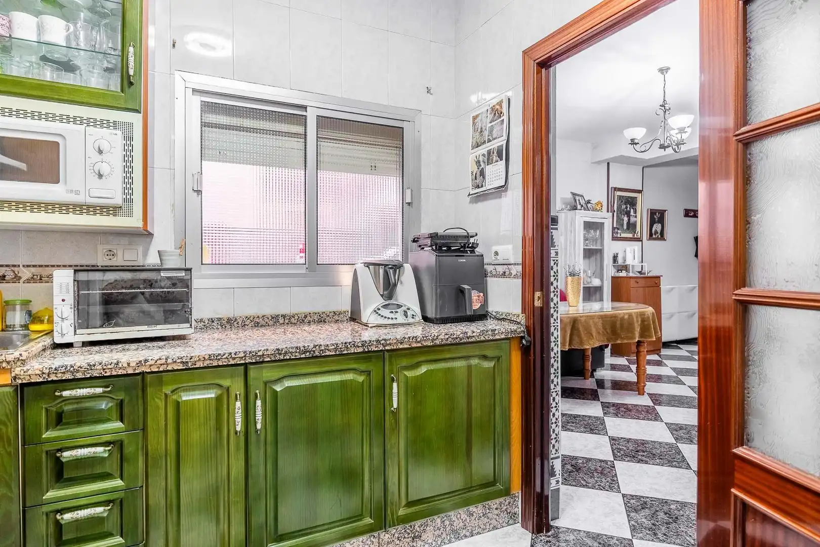 Cuina de Casa o xalet en venda en Sevilla amb Aire condicionat, Terrassa i Traster