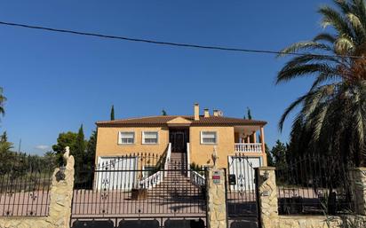 Vista exterior de Casa o xalet en venda en Crevillent amb Aire condicionat, Jardí privat i Piscina
