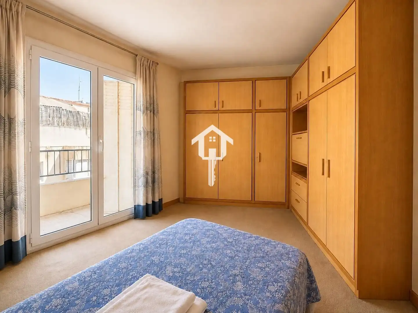 Habitación de Piso en venta en Alicante / Alacant con Aire acondicionado, Calefacción y Amueblado