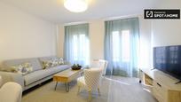 Living room of Flat to rent in  Madrid Capital  with Air Conditioner, Heating and Furnished