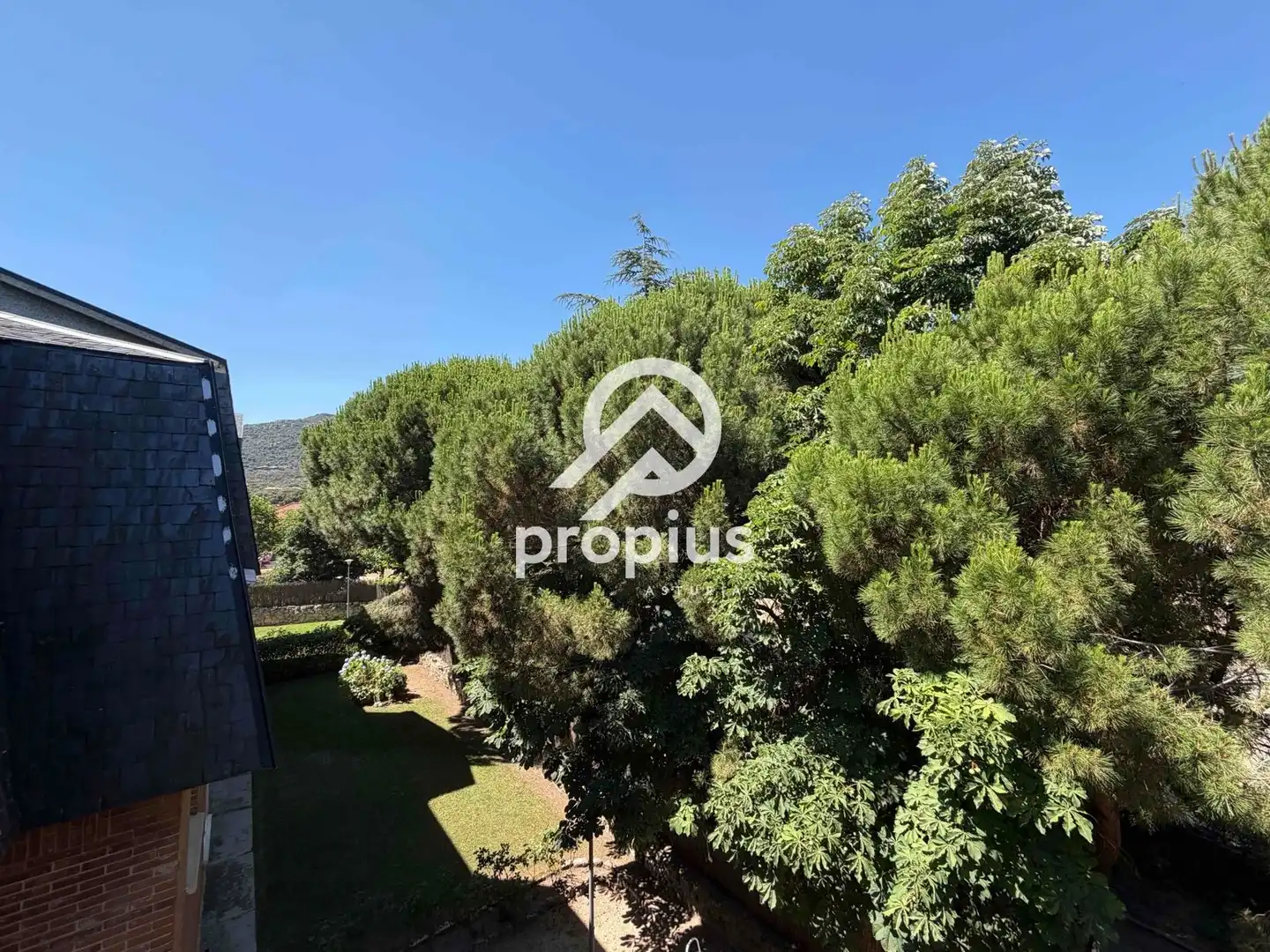 Vista exterior de Piso en venta en Hoyo de Manzanares con Calefacción, Parquet y Terraza