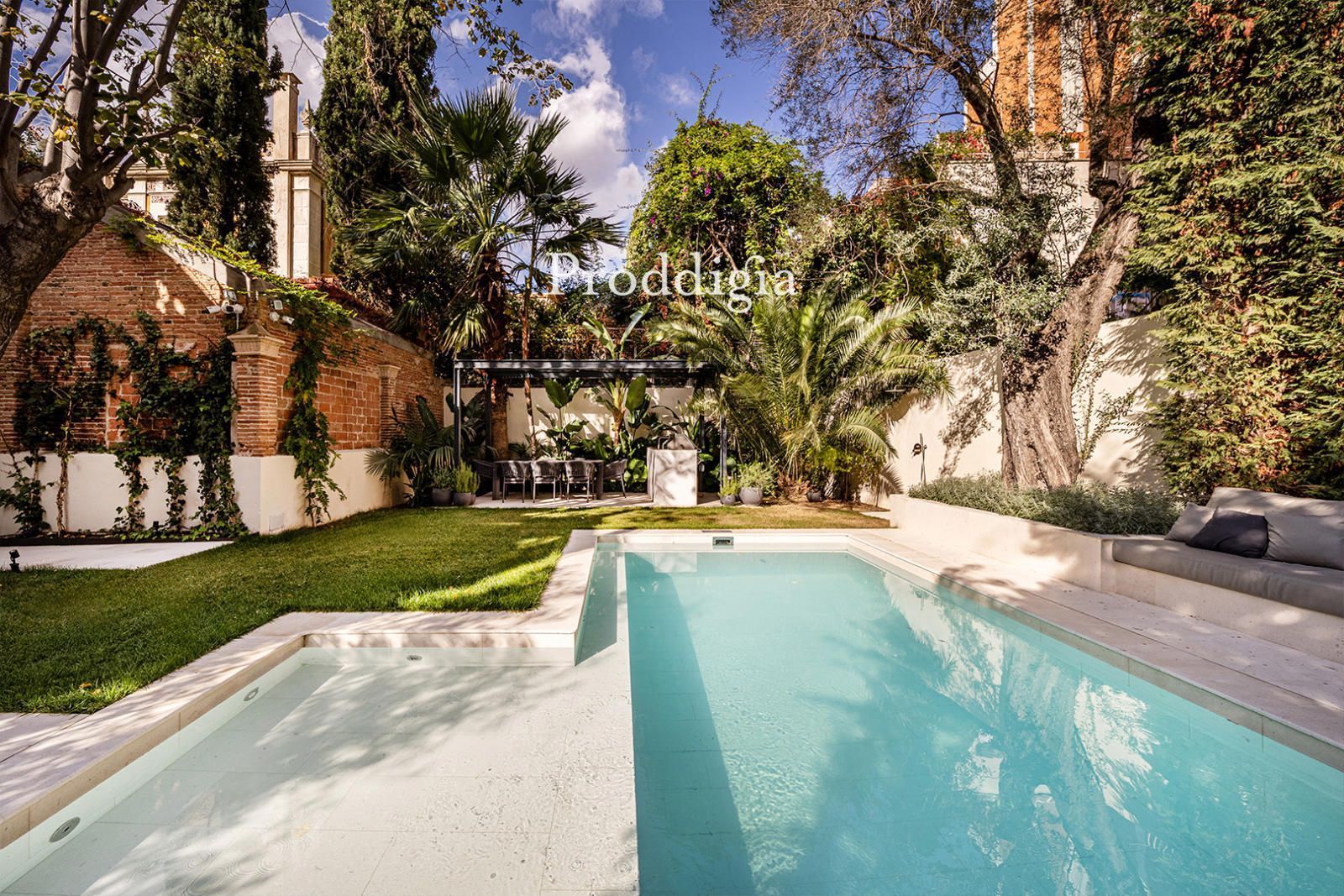 Garden of House or chalet for sale in  Barcelona Capital  with Air Conditioner, Heating and Private garden