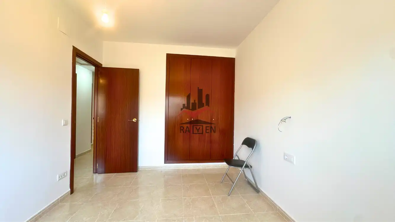 Habitación de Casa adosada en venta en Figueres con Calefacción
