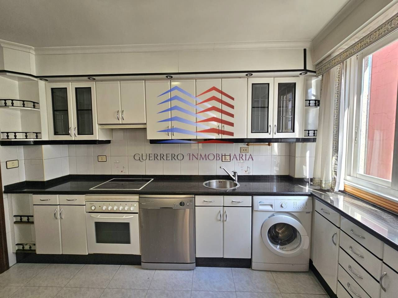 Kitchen of Flat to rent in Ourense Capital   with Heating, Parquet flooring and Furnished