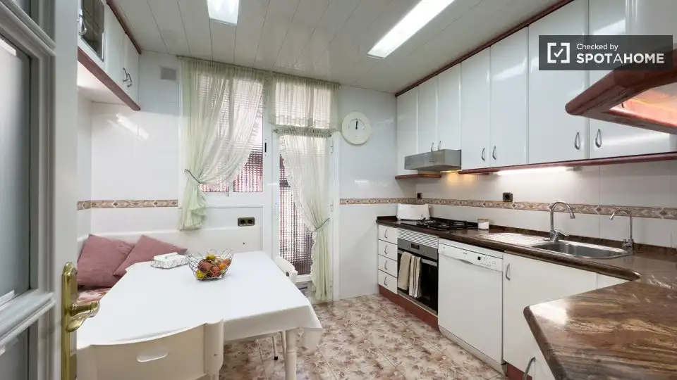 Cocina de Piso de alquiler en Barcelona con Aire acondicionado, Calefacción y Amueblado
