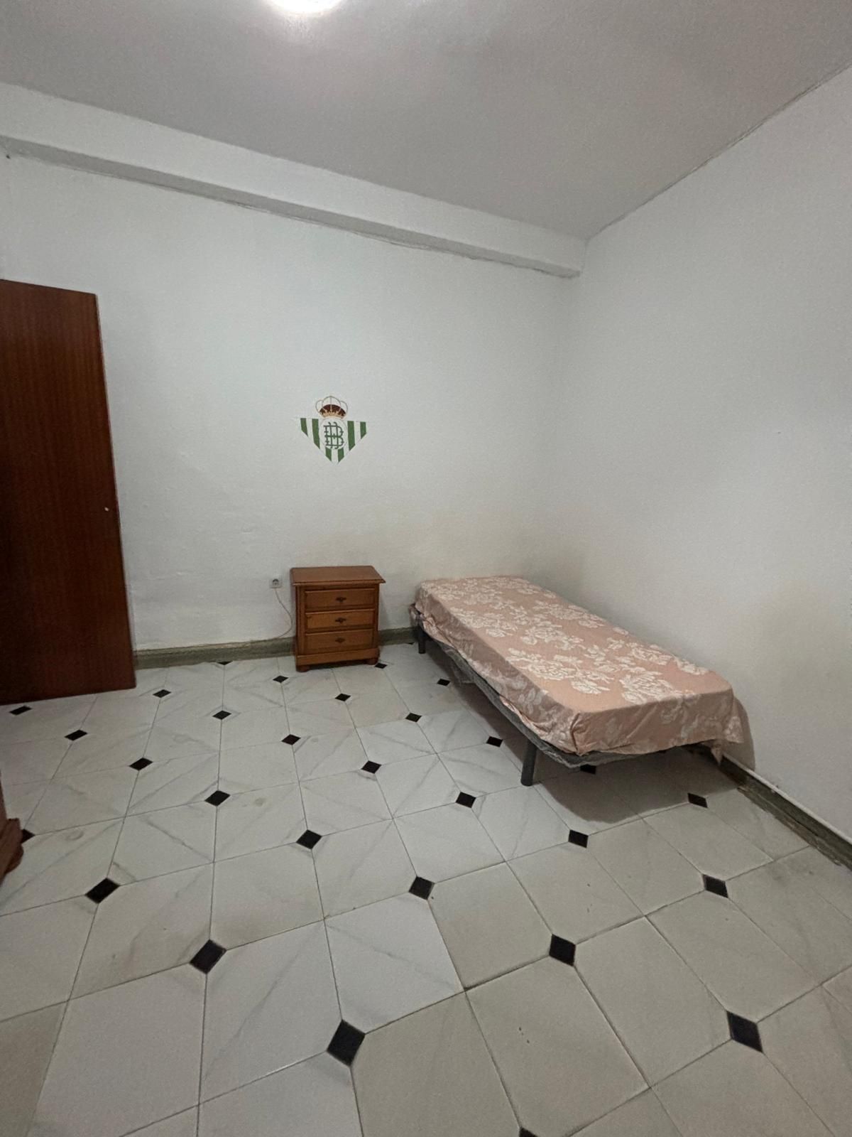 Bedroom of Flat to share in Guillena