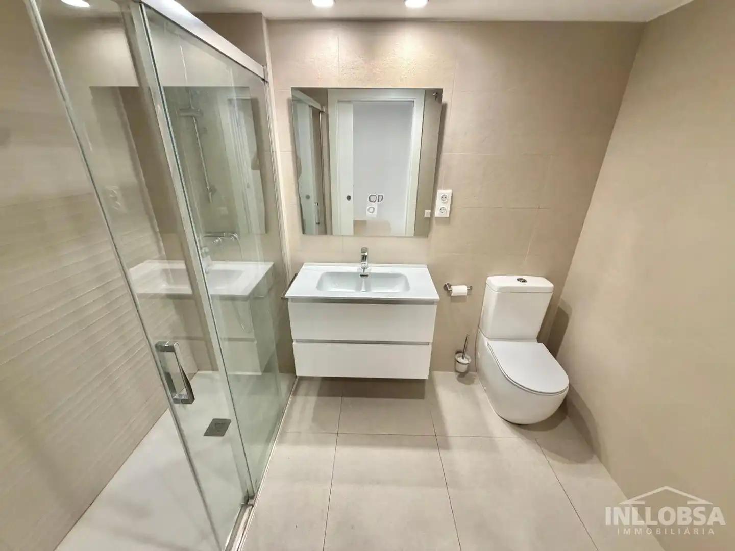 Bathroom of Flat for rent in Manresa  with Air Conditioner, Heating and Parquet flooring