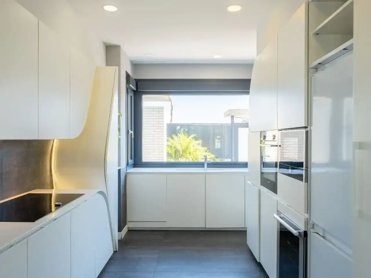 Kitchen of Flat for sale in Boadilla del Monte  with Air Conditioner, Private garden and Parquet flooring