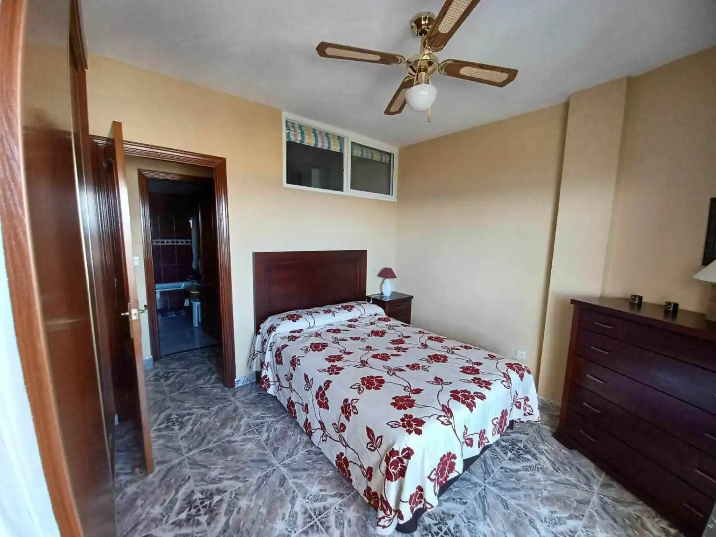 Habitación de Apartamento de alquiler en Torremolinos con Aire acondicionado, Calefacción y Terraza