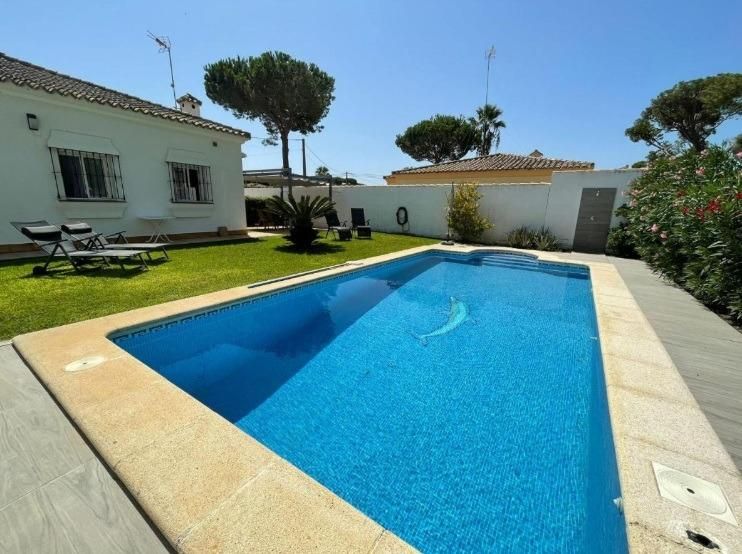 Piscina de Casa o chalet en venta en Chiclana de la Frontera con Aire acondicionado, Jardín privado y Trastero