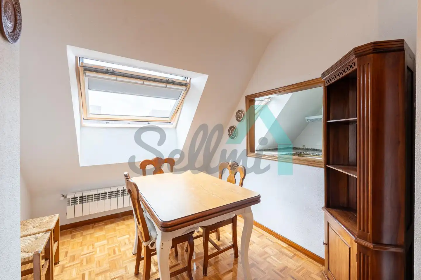 Comedor de Piso de alquiler en Oviedo  con Calefacción, Parquet y Amueblado