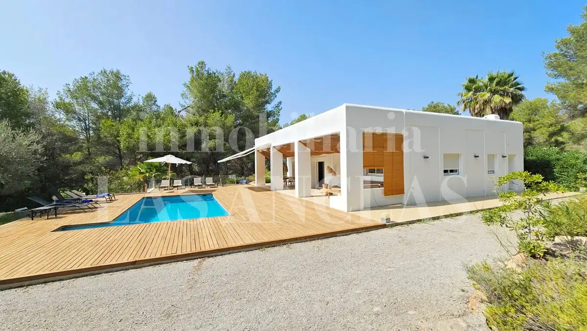 Vista exterior de Finca rústica en venda en Santa Eulària des Riu amb Aire condicionat, Calefacció i Parquet