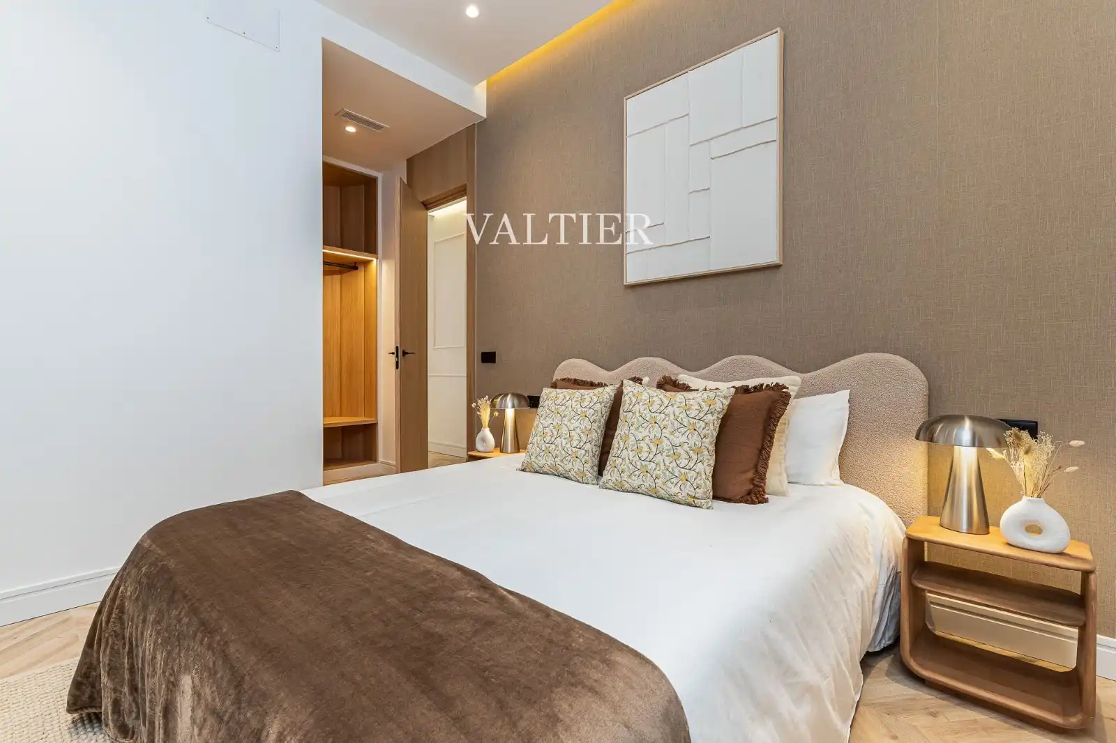 Bedroom of Flat for sale in Madrid  with Air Conditioner, Terrace and Furnished