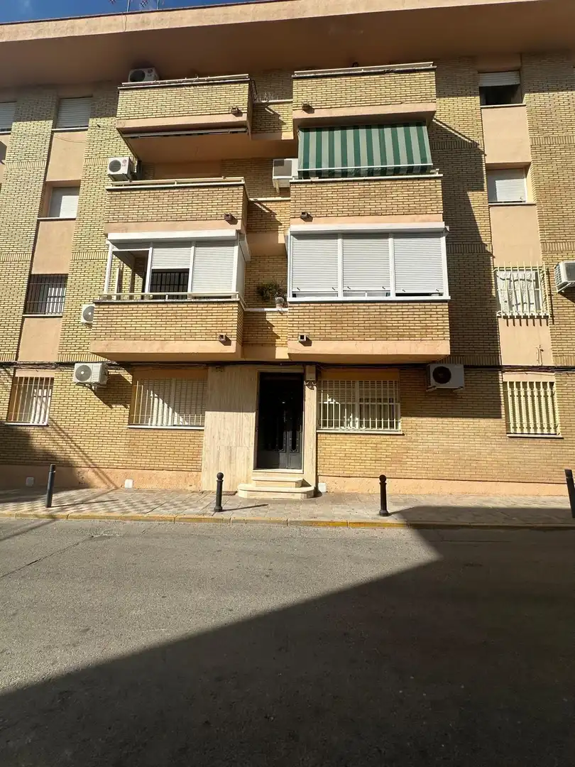 Vista exterior de Piso en venta en Utrera