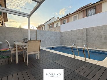 Adossat amb piscina en venda a Alcolea