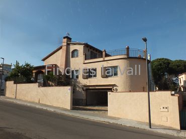 Xalet amb piscina en venda a Port - La Cota - Puig Sec